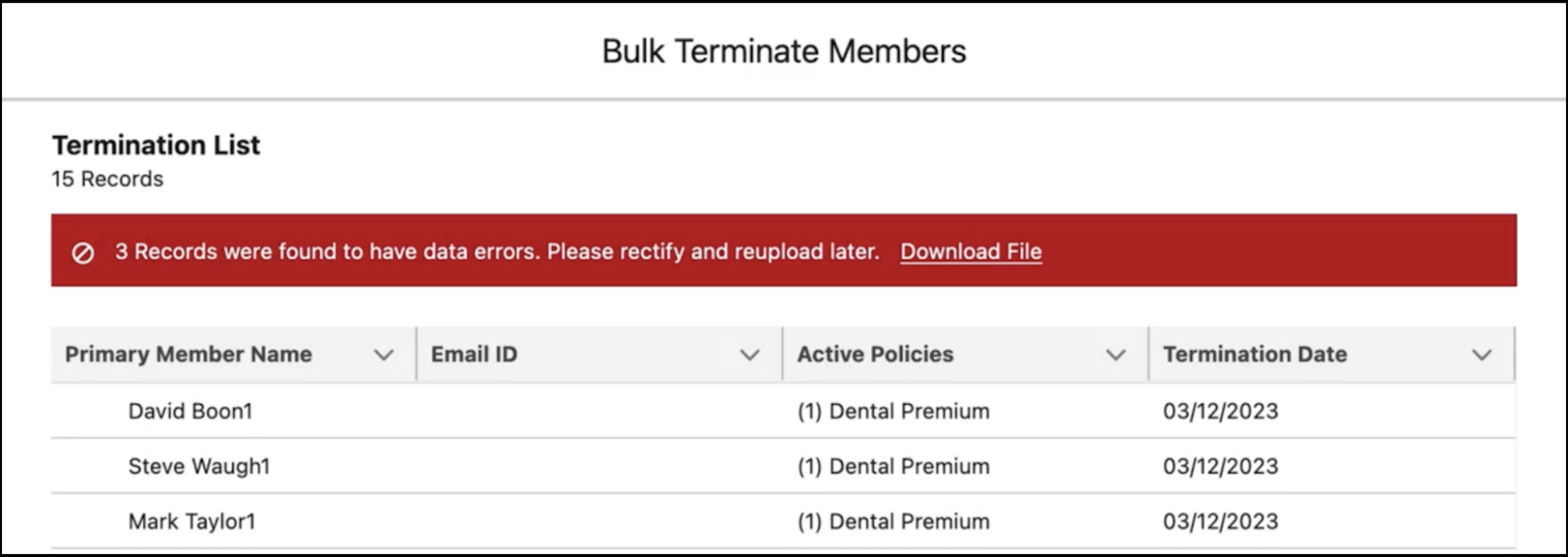 Mensagem de erro para um processo de Encerrar membros em massa com um link de download.