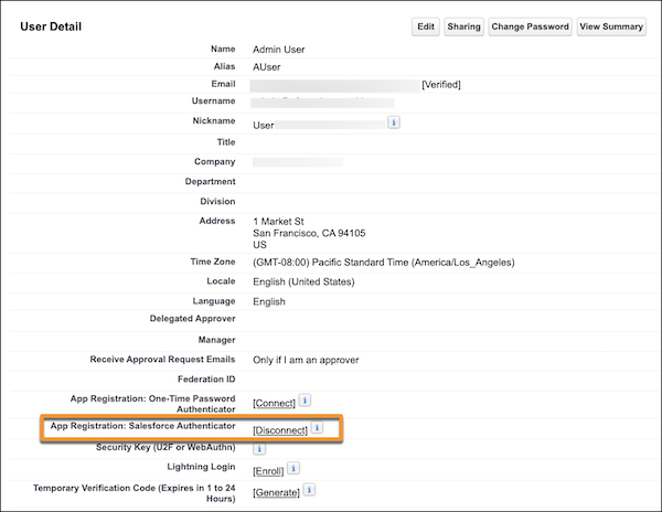 Salesforce Authenticator を切断する設定が強調表示されている [ユーザーの詳細] ページ。